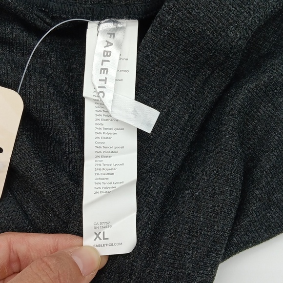 ๐ NEW Fabletics Restoreknit Slim Short - Picture 7 of 7